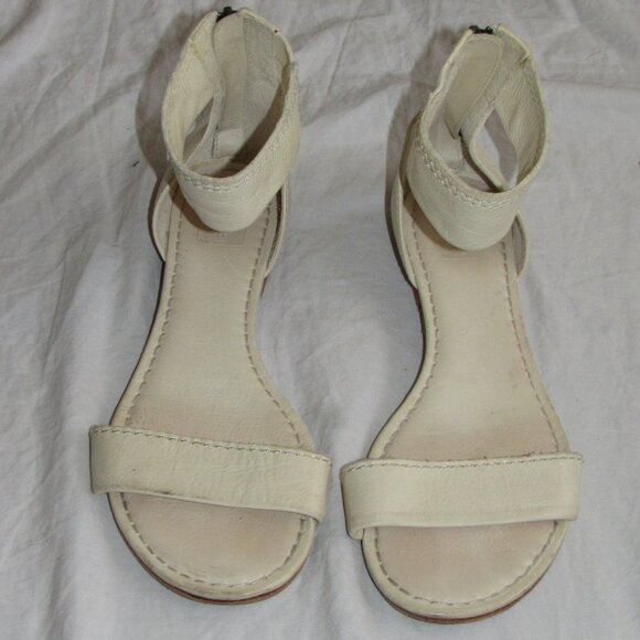 FRYE Carson Ankle Strap Ivory Off White Flat Sandals Open Toe Back Zip Size 7 - Picture 2 of 5